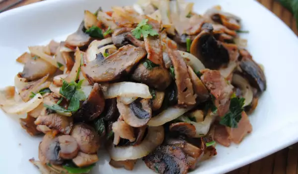 Mushrooms in Butter with Onions, Bacon and Parsley