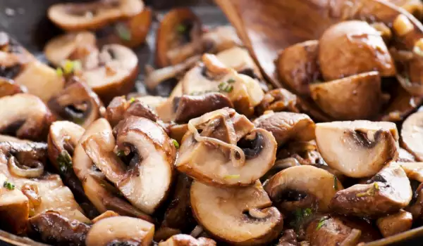 Stewed Mushrooms with Onions