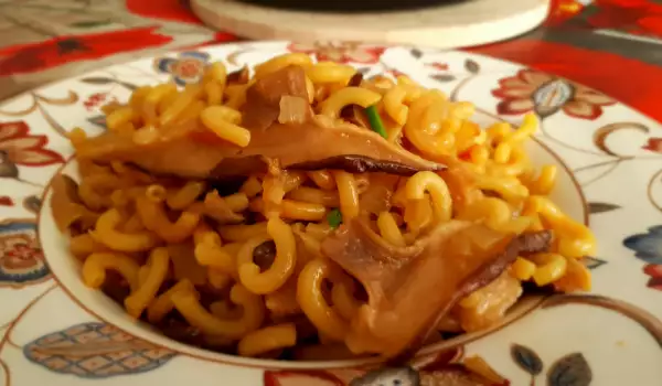 Fried Noodles with Shiitake Mushrooms