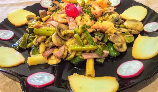Warm Appetizer with Shrimp, Mushrooms and Zucchini