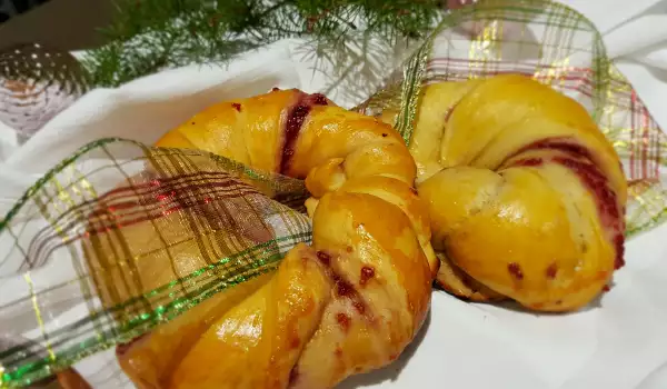 Raspberry Christmas Pretzels