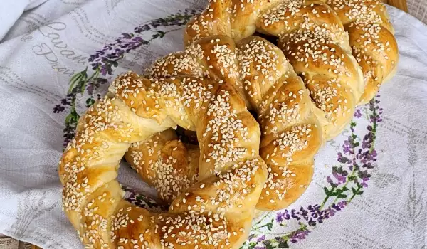 Pretzel Wreaths with White Cheese and Sesame Seeds