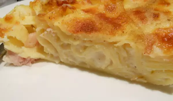 French Gratin with Cheese and Ham (Gratin de pates au jambon)