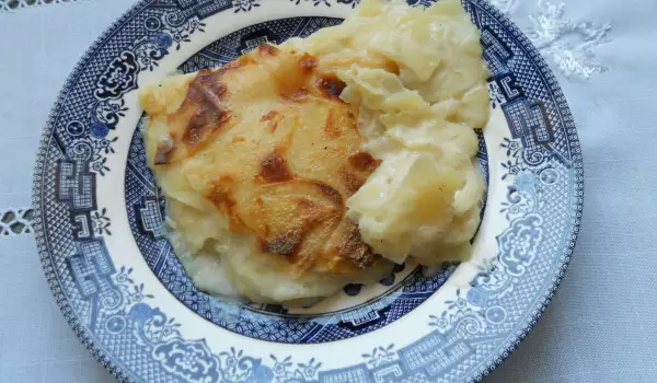 Potatoes au Gratin with Cheese and Cream