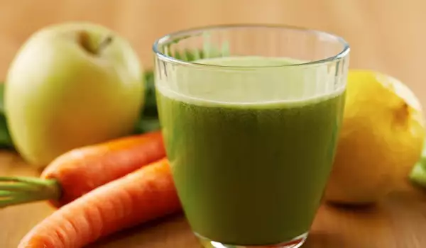 Green Smoothie with Spinach and Apple