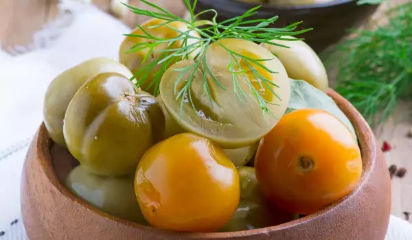 Sunny Pickle with Green Tomatoes