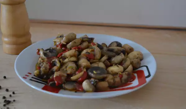 Spanish-Style Mushrooms with Garlic and Hot Peppers