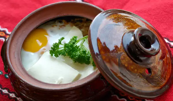 Aromatic Eggs in a Clay Pot