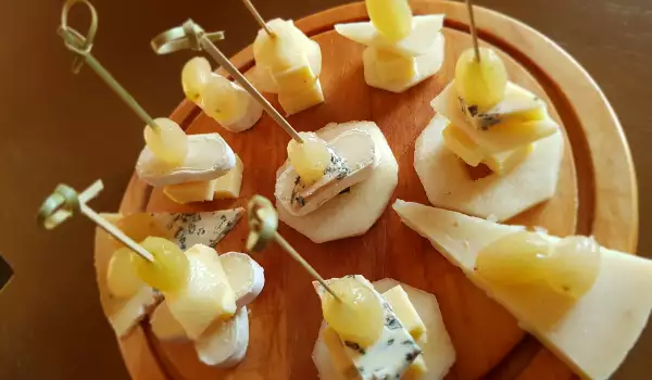 Cheese and Fruit Bites
