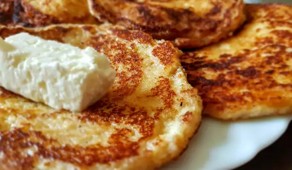 Fluffy Bread Pancakes