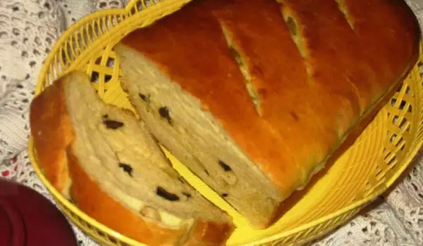 Bread with Turmeric and Olives