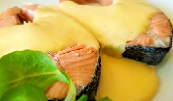 Poached Salmon with Hollandaise Sauce
