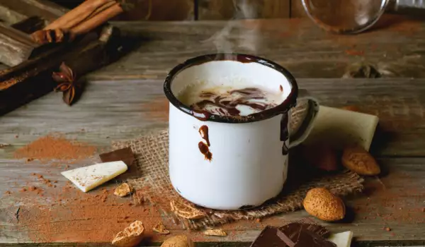 Homemade Hot Chocolate with Alcohol