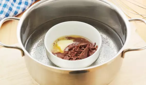 Melting a chocolate in water bath