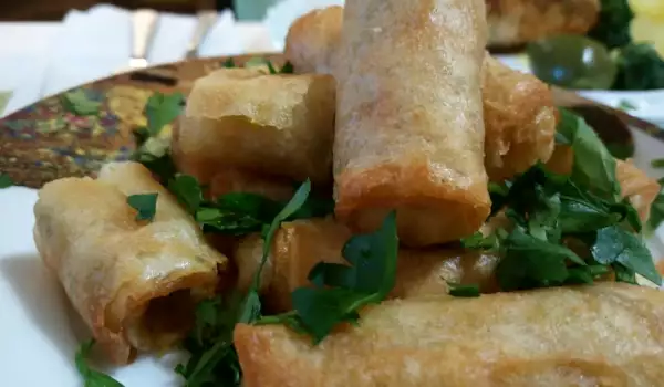 Crispy Spring Rolls with Vegetables and Minced Meat