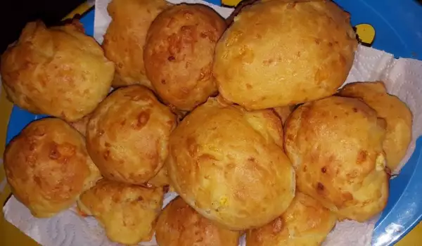 Crunchy Feta Cheese Buns with Golden Crust