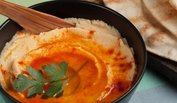 Hummus with Dried Tomatoes