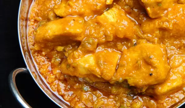 Chicken Curry with Potatoes and Peas