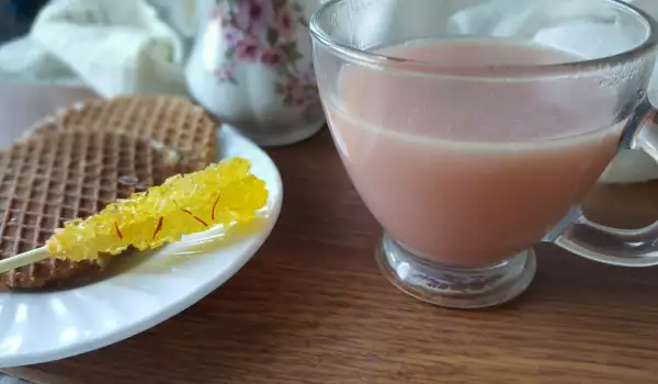 Israeli Tea with Milk