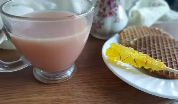 Israeli Tea with Milk