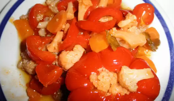 Pickled Bell Peppers, Carrots and Cauliflower