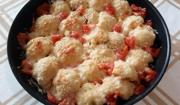 Oven-Baked Cauliflower with Tomatoes