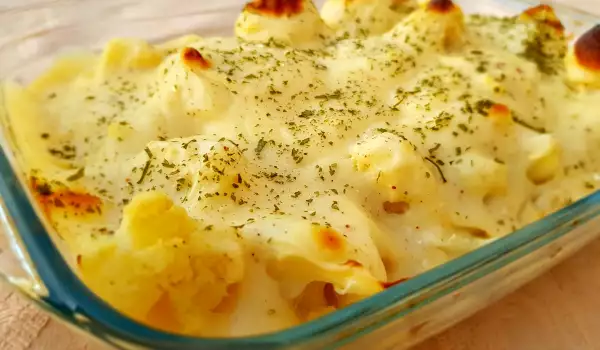 Oven-Baked Cauliflower with Turkey Breasts