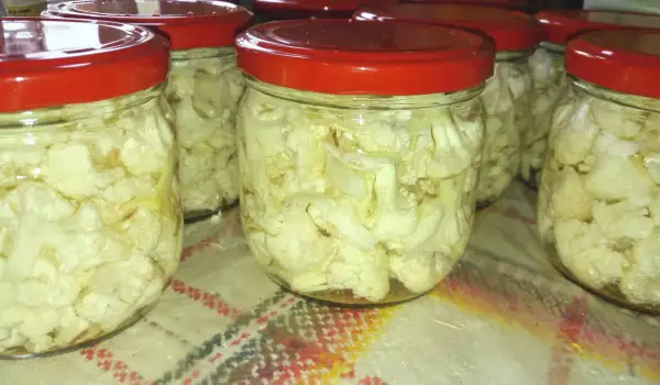 Jarred Cauliflower with Himalayan Salt