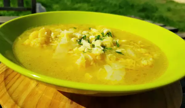 Easy and Delicious Cauliflower Soup