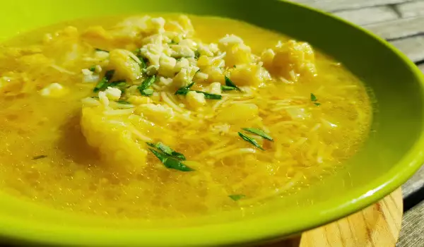 Easy and Delicious Cauliflower Soup