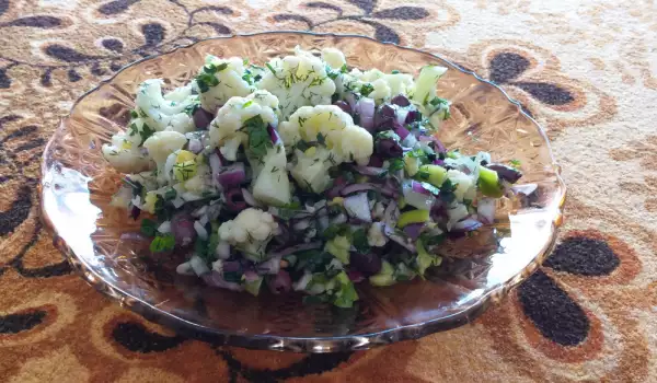 Cauliflower Salad with Onions and Olives