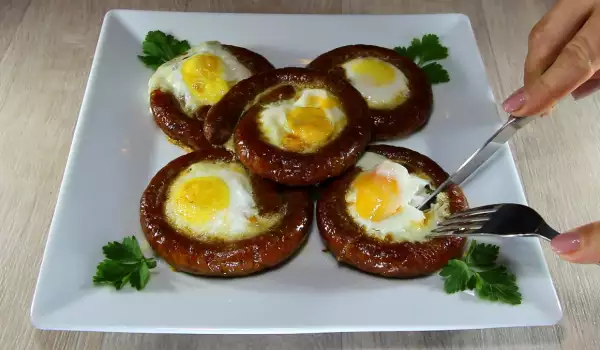Grilled Thin Sausages with Eggs
