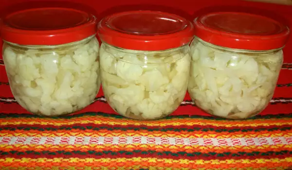 Jarred Cauliflower with Himalayan Salt