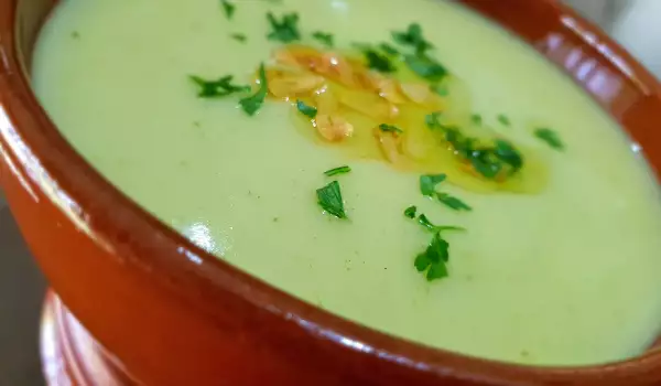 Potato Cream Soup with Garlic