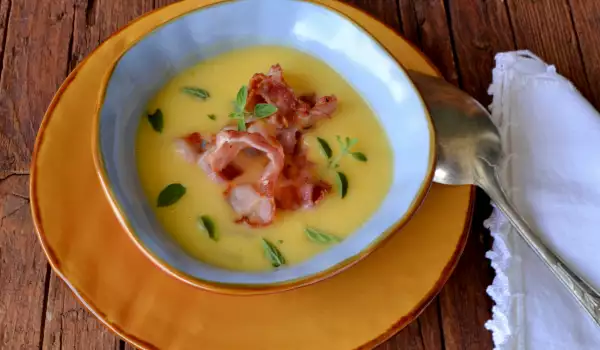Light Cream Soup with Potatoes and Bacon
