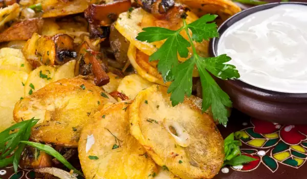 Baked Potatoes with Mushrooms and Blue Cheese