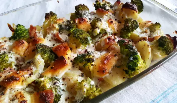 Oven-Baked Potatoes with Broccoli and Cream