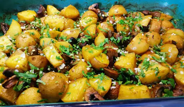 Arabic-Style Golden Baked Potatoes with Mushrooms