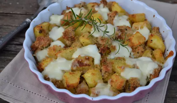 Roasted Potatoes with Chicken Breast, Breadcrumbs and Mozzarella
