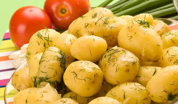 Boiled Potatoes with Garlic and Dill
