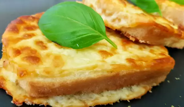 Garlic Bread Slices with Cheese