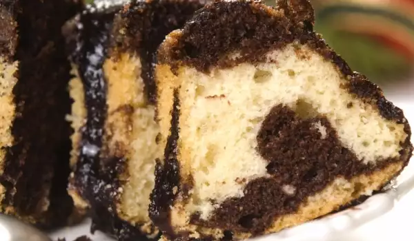 Sponge Cake with Chocolate and Walnuts