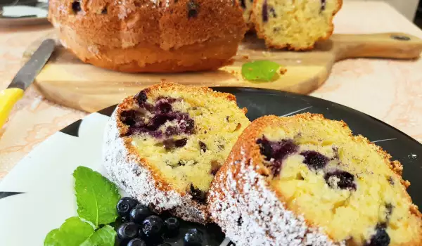 Blueberry Sponge Cake with Yogurt