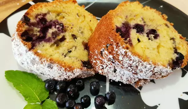 Blueberry Sponge Cake with Yogurt