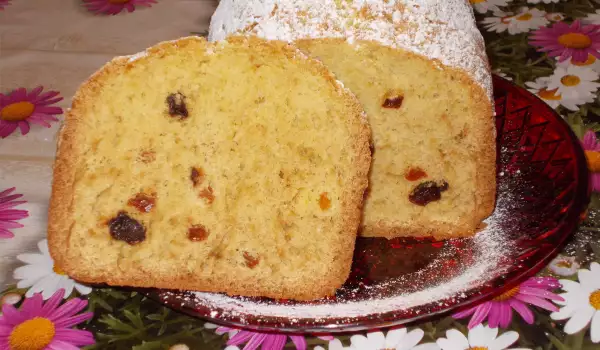 Sponge Cake with Raisins in a Bread Machine