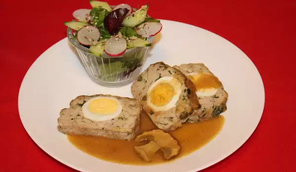 Minced Meat Cake with Beer Sauce and Mushrooms