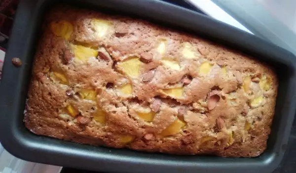 Sponge Cake with Almonds and Peaches