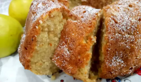 Butter Sponge Cake with Grated Apples
