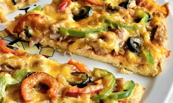 Keto Pizza with Fluffy Crust and Chicken