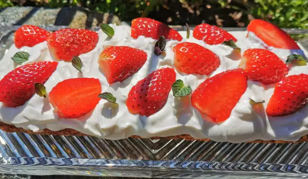Keto Cake of Nuts, Cream and Strawberries